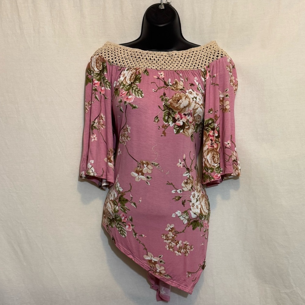 D-118 Astoria Born Punk Cream & Green Floral Lace Trim Short Sleeve Blouse